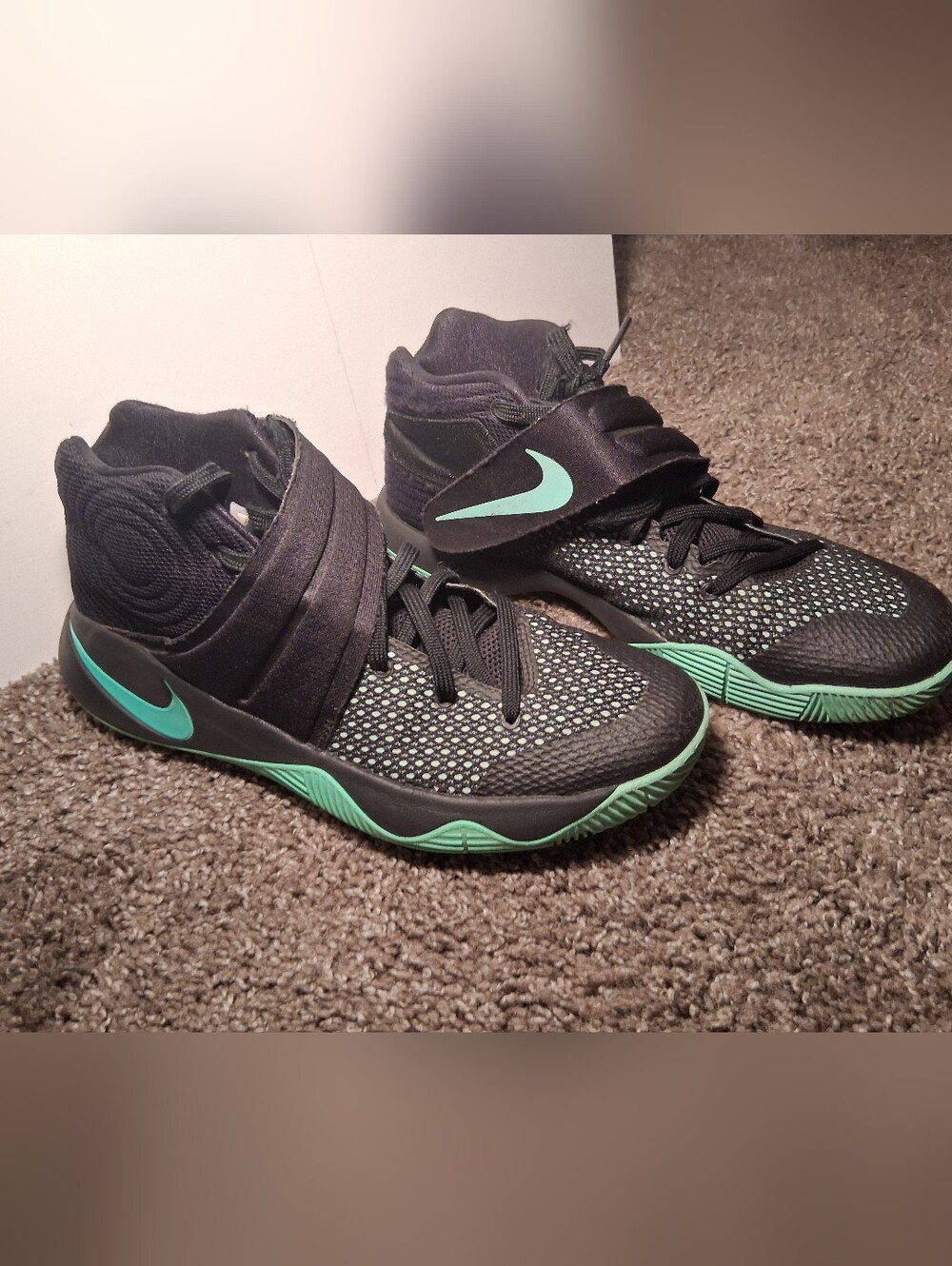 Nike Kyrie 2 Green Glow Shoe